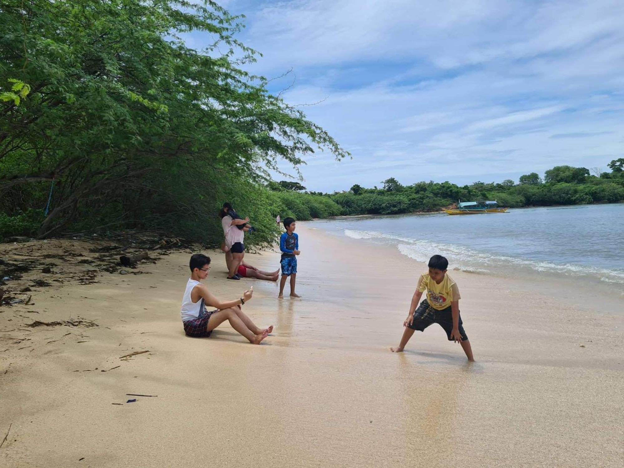 Calatagan'S Bahay Kubo - With Beach Access Batangas Exterior photo